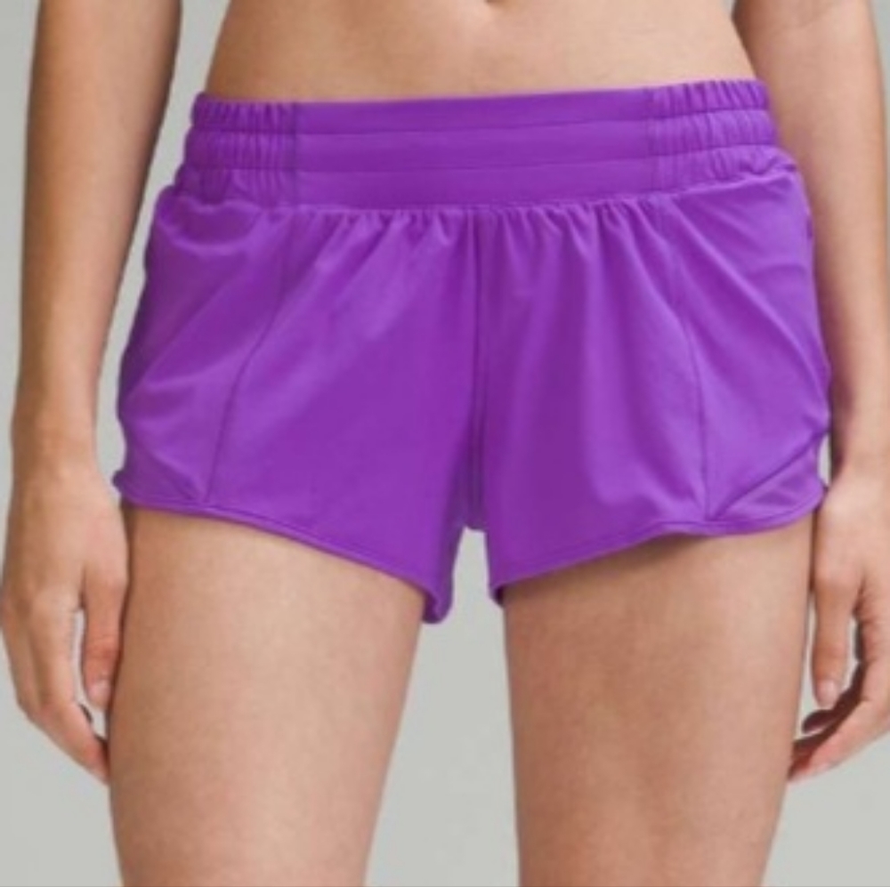 Lululemon Hotty Hot LR 2.5" Shorts, Atomic Purple, Size 4 NWT